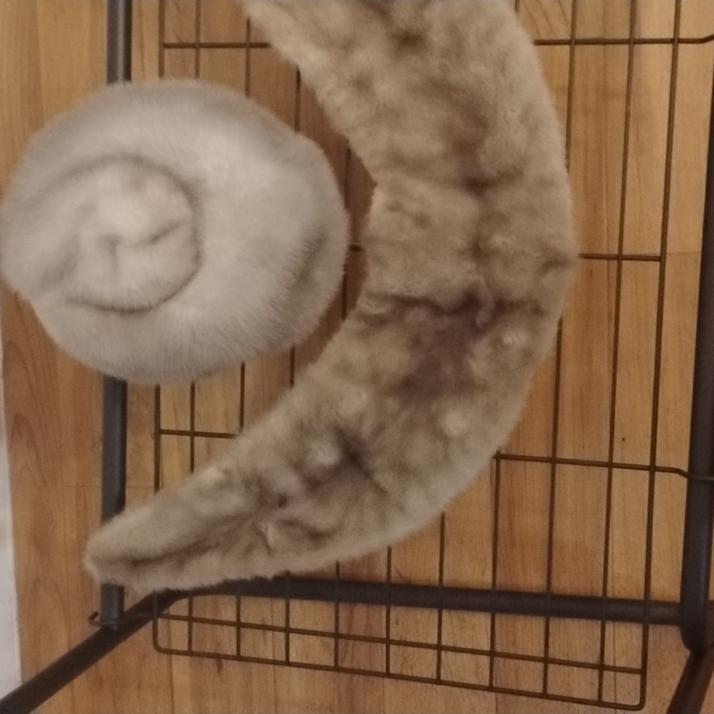Vintage fur hat and collar